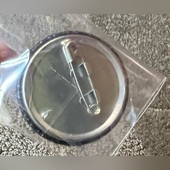 Kingdom Hearts Black & Silver Holographic Can Badge Pin Logo Japan Official Rare - Picture 7 of 7